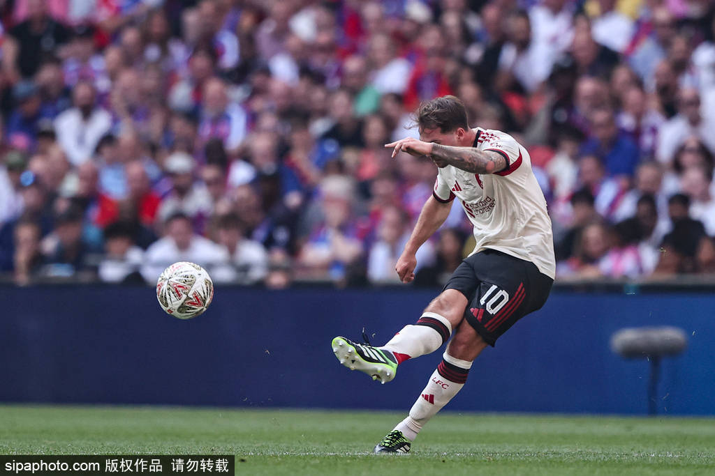 利物浦客场惊险逆转,赢得关键三分 利物浦客场惊险逆转,赢得关键三分