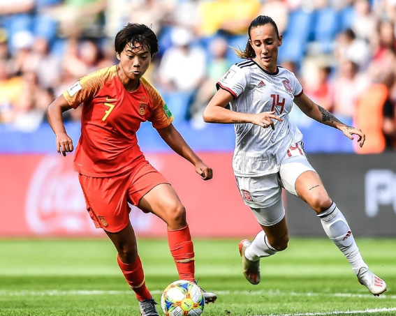 荷兰女足表现神勇，闯入四强