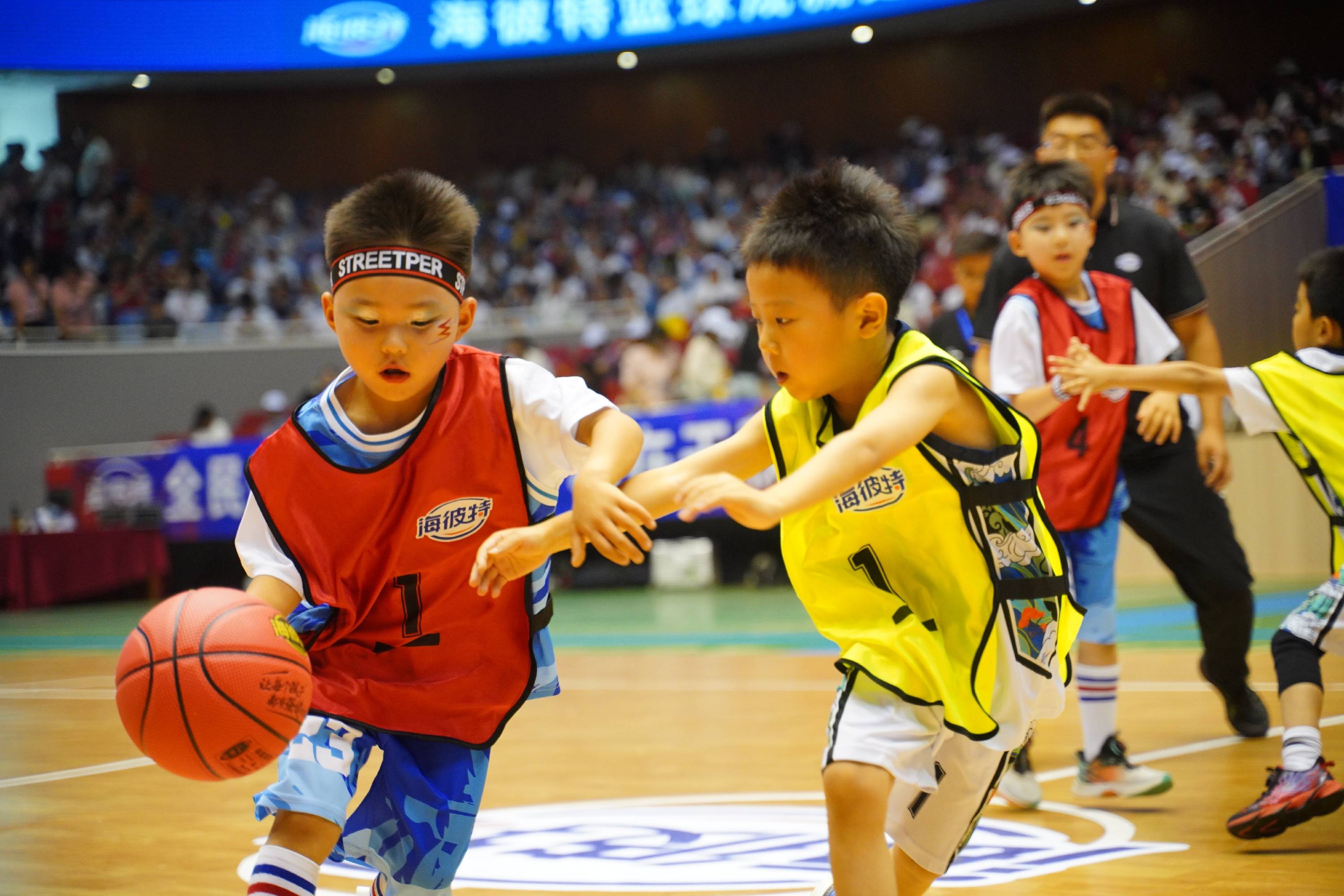 活力四射:运动员斗志昂扬全力出击的简单介绍 活力四射:运动员斗志昂扬全力出击的简单介绍