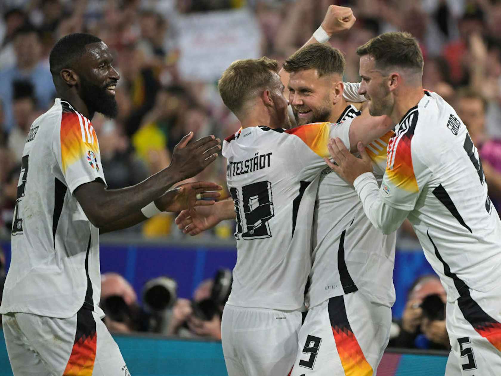 欧洲杯预选赛:德国大胜希腊,锁定小组第一的简单介绍 欧洲杯预选赛:德国大胜希腊,锁定小组第一的简单介绍