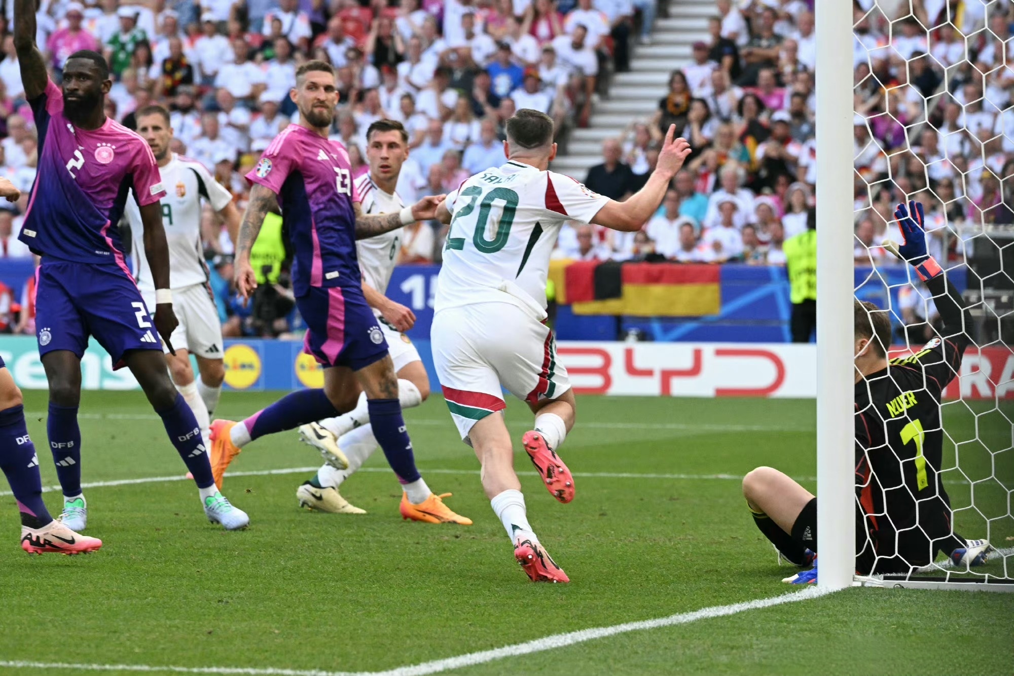 雷火电竞简介-德国翻盘希腊，穆勒带队取胜