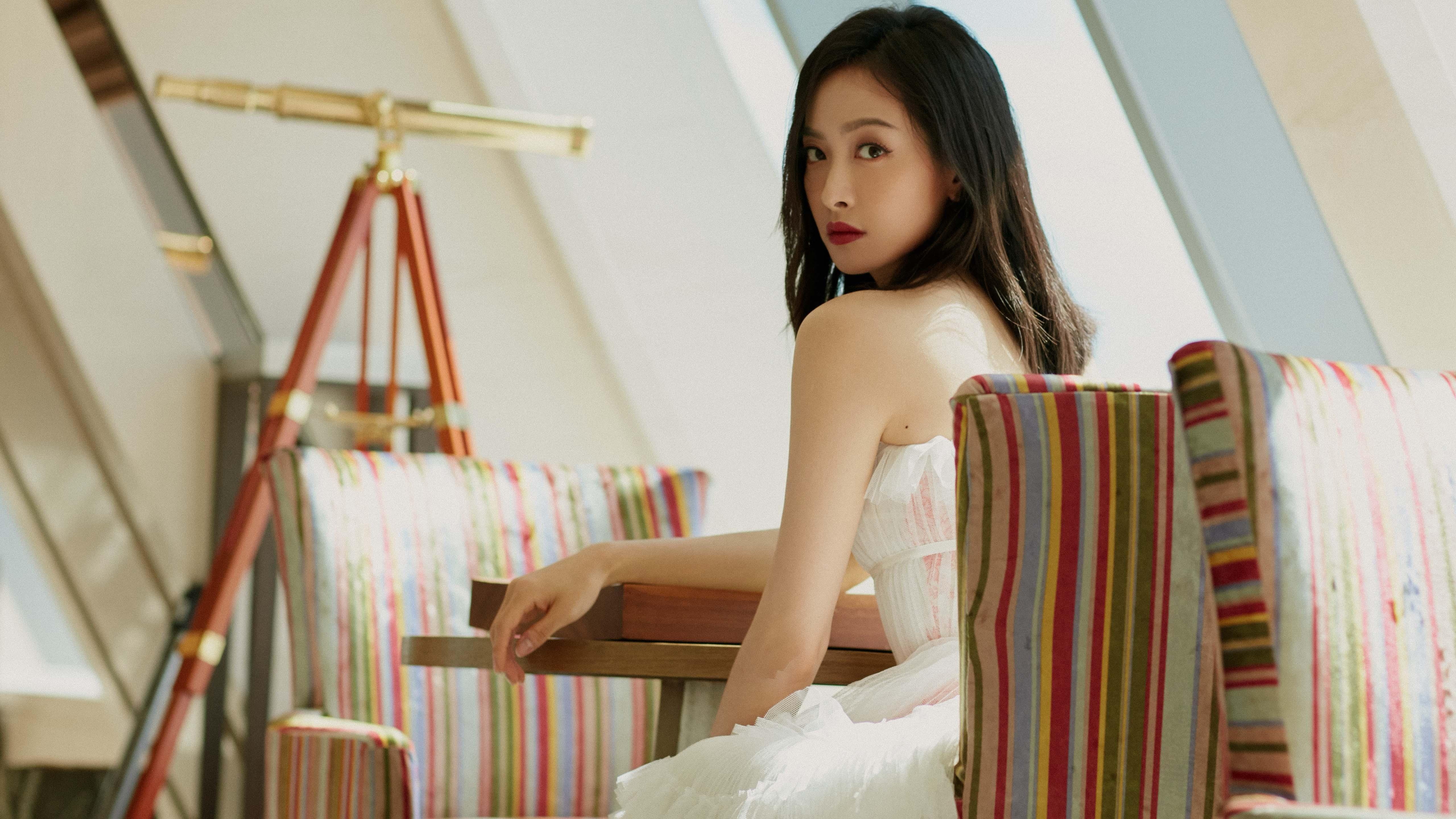 雷火电竞-亚当斯的海市蜃楼，雷霆险胜灰熊的季后赛时刻